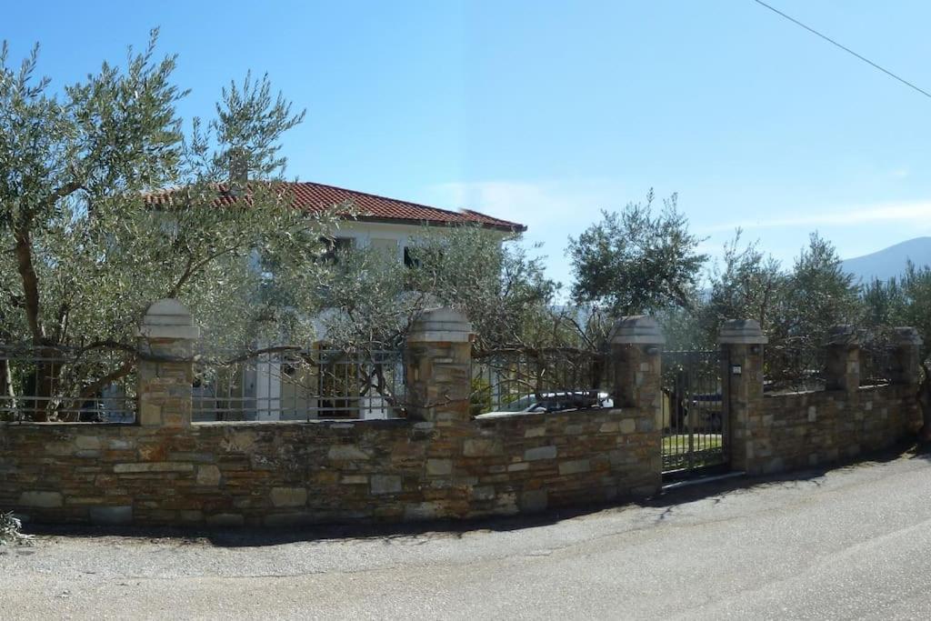 Villa Liana Sourpi Luaran gambar