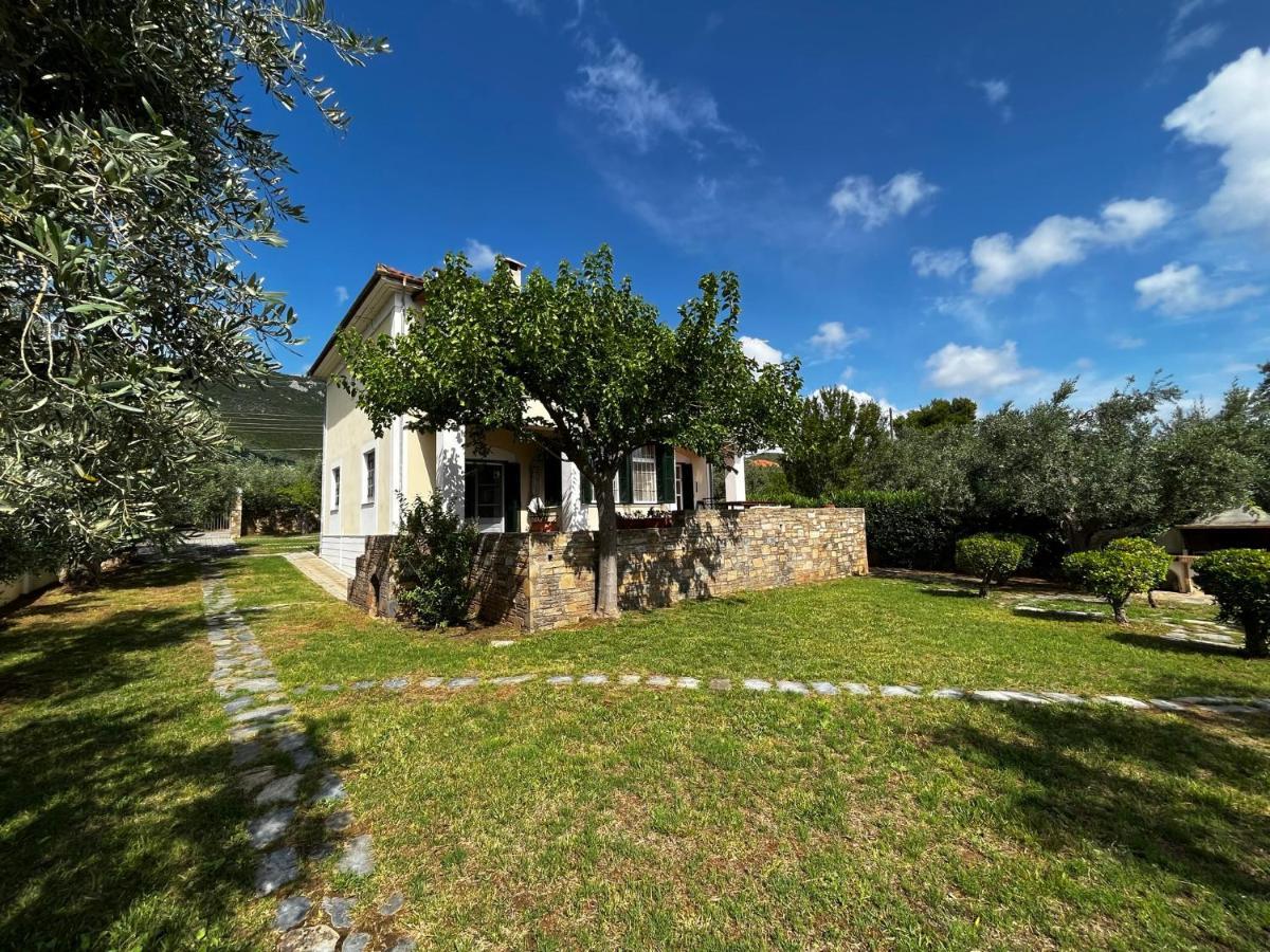 Villa Liana Sourpi Luaran gambar