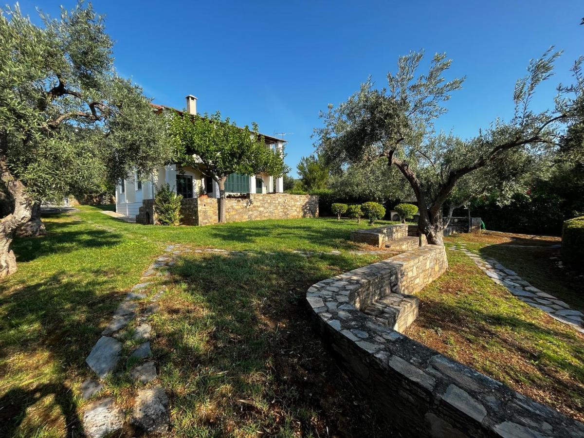 Villa Liana Sourpi Luaran gambar