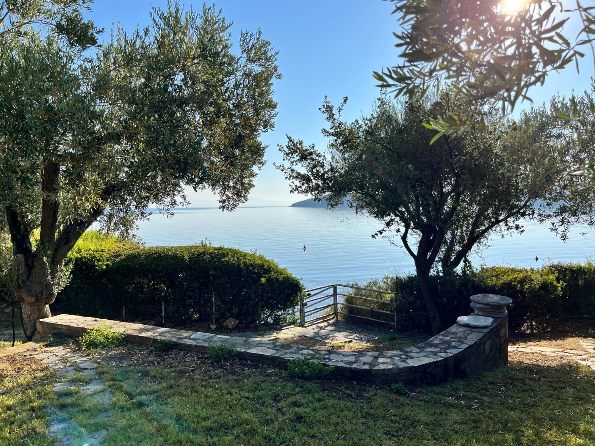 Villa Liana Sourpi Luaran gambar